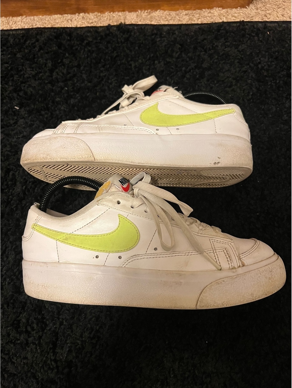 Nike Wmns Blazer Low Platform 'White Light Lemon Twist'
